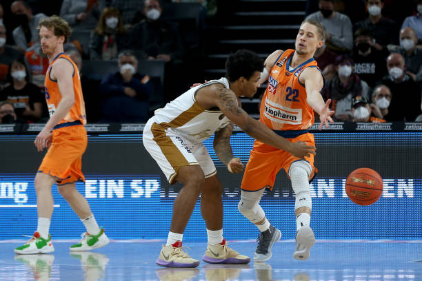 借其坚定的 借其坚定的