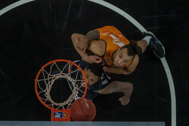 不断鞭策自 不断鞭策自