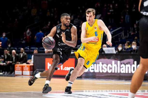 随着足球世 随着足球世